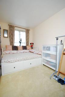 2 bedroom flat to rent, Kingsbridge Court, Isle Of Dogs, London, E14