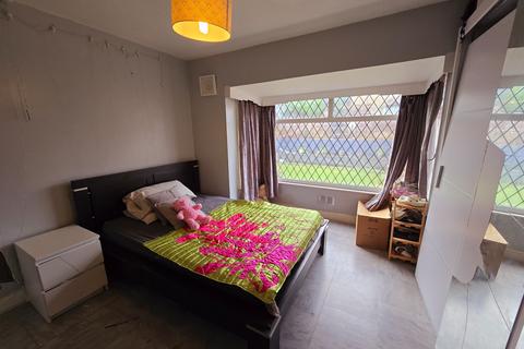 1 bedroom flat to rent, Bradford Road, Shipley, BD18