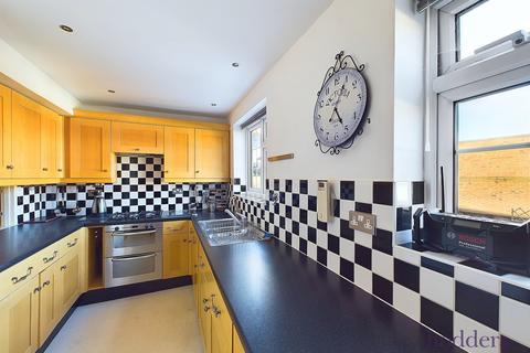 4 bedroom terraced house for sale, Riversdell Close, Chertsey, Surrey, KT16