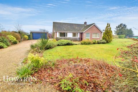 4 bedroom bungalow for sale, Ipswich Road, Long Stratton