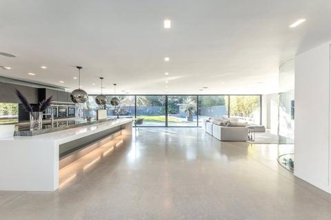 5 bedroom detached house for sale, Barnet Gate Lane, Arkley, Hertfordshire, EN5