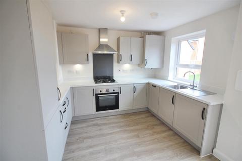 3 bedroom house to rent, Ermine Road, Aylesbury