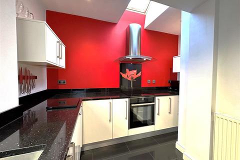 2 bedroom end of terrace house to rent, Garfield Road, London E4