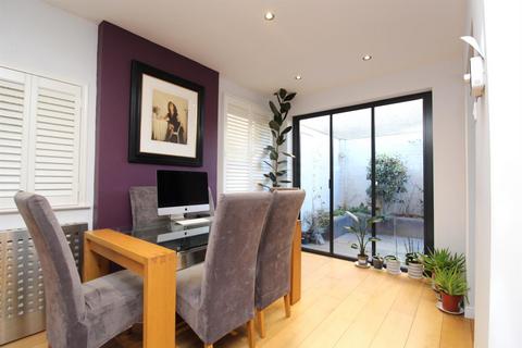 2 bedroom end of terrace house to rent, Garfield Road, London E4