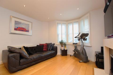 2 bedroom end of terrace house to rent, Garfield Road, London E4