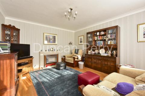 4 bedroom semi-detached house for sale, Sherwood Avenue, Potters Bar EN6