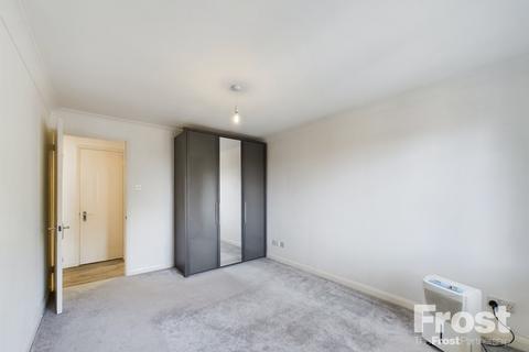1 bedroom apartment to rent, Missenden Gardens, Burnham, Buckinghamshire, SL1