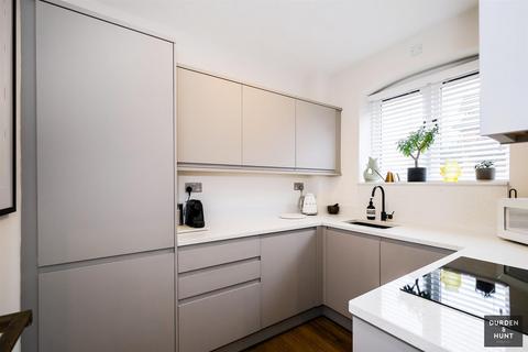 undefined, Boleyn Court, Buckhurst Hill, IG9