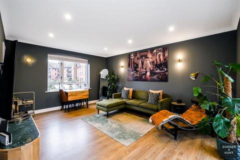 1 bedroom apartment for sale, Epping New Road, Buckhurst Hill, IG9