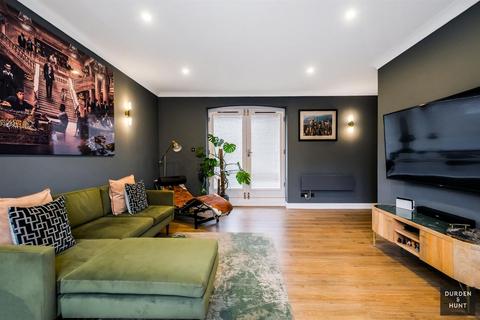 1 bedroom apartment for sale, Epping New Road, Buckhurst Hill, IG9