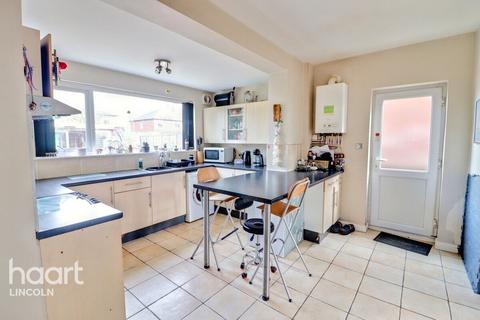 3 bedroom semi-detached house for sale, St Andrews Drive, Lincoln