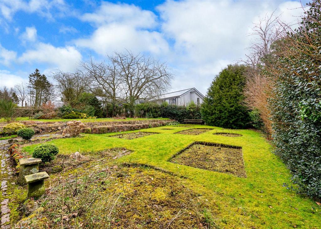 Bridge Cottage-garden2.jpg