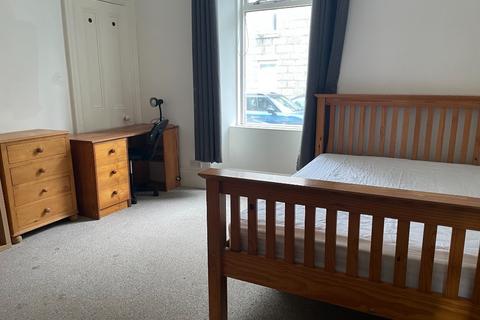 3 bedroom flat to rent, Urquhart Road, City Centre, Aberdeen, AB24