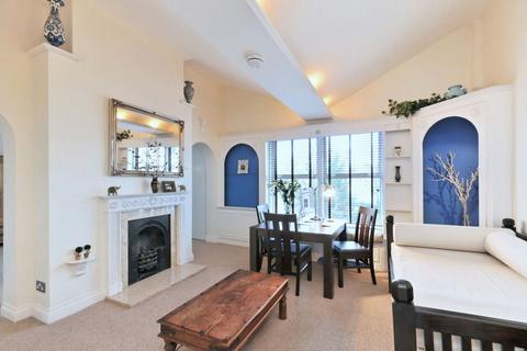 2 bedroom apartment to rent, Castelnau, Barnes, SW13