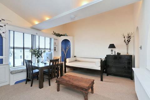 2 bedroom apartment to rent, Castelnau, Barnes, SW13