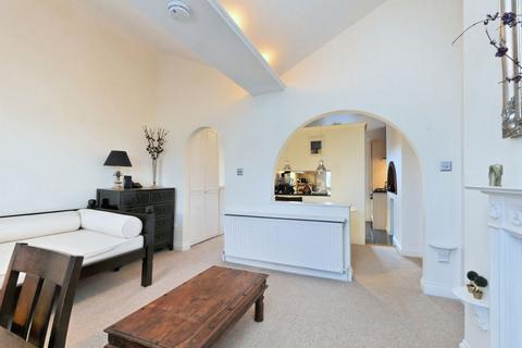 2 bedroom apartment to rent, Castelnau, Barnes, SW13