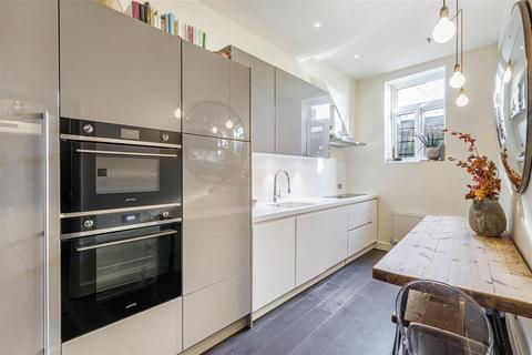 4 bedroom apartment to rent, Heath Street, Hampstead, NW3