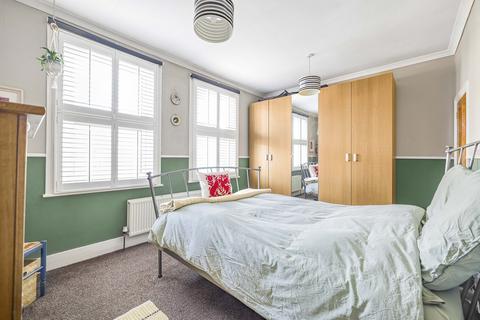 12 Churchfields Road, Beckenham, BR3 4QW
