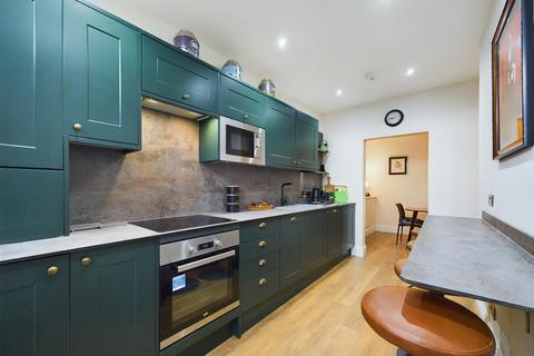 2 bedroom apartment for sale, Esplanade, Scarborough YO11