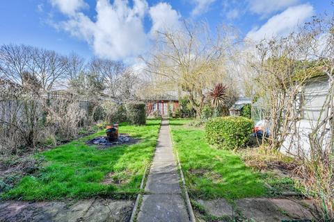 3 bedroom bungalow to rent, Highfield Road, West Acton, London, W3