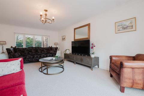 3 bedroom terraced house for sale, Somerville Close, High Legh