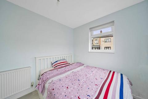 2 bedroom flat to rent, St James Road, Tooting, Mitcham, CR4