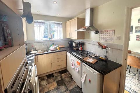 3 bedroom end of terrace house to rent, Abingdon Close, Woking GU21