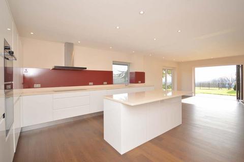 4 bedroom detached house to rent, Box Hill Road, Tadworth