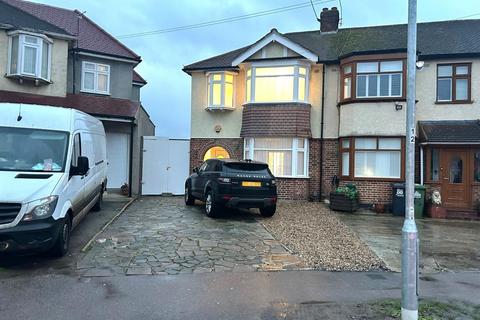 3 bedroom house to rent, Raglan Avenue, Waltham Cross EN8