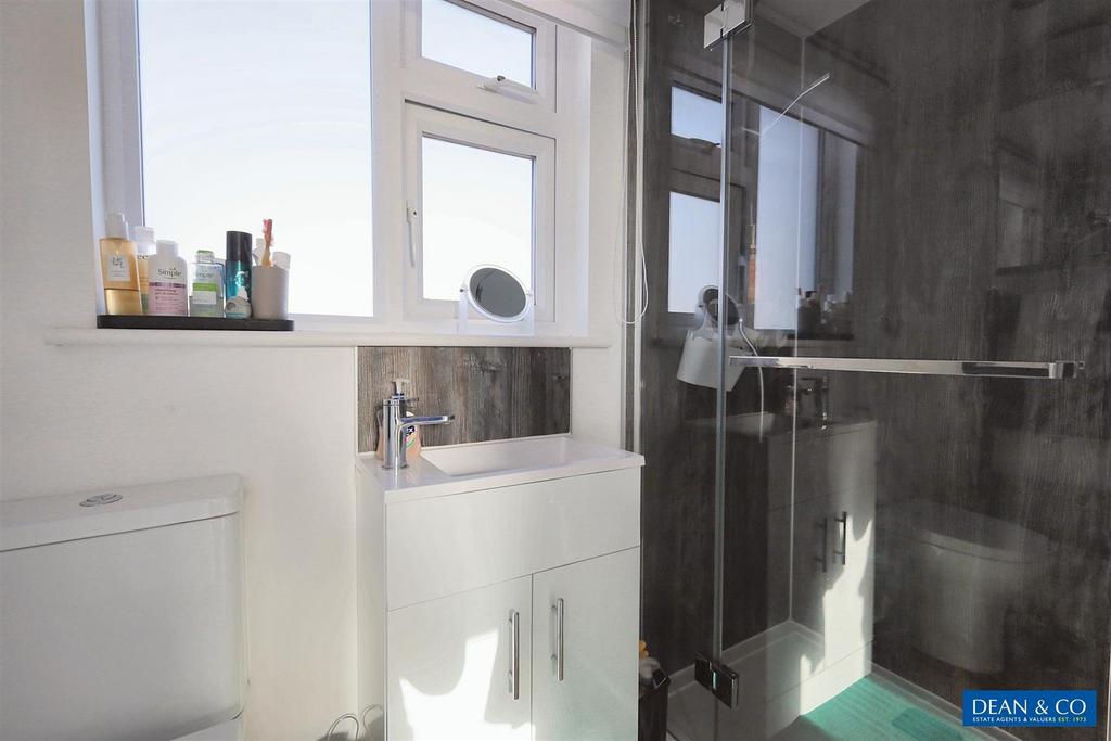 Ensuite shower room