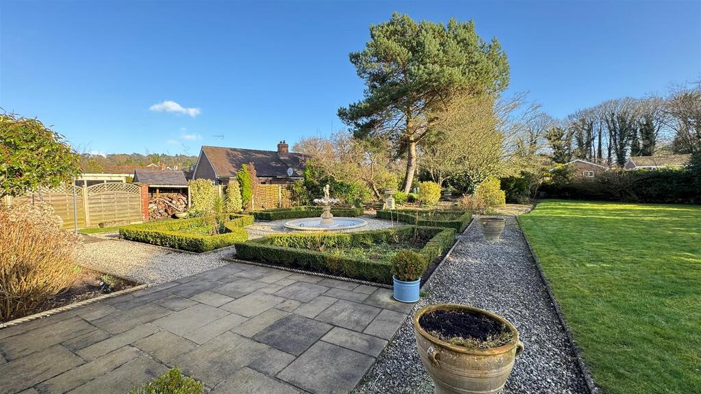 Weston House fountain new.jpg