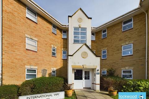 2 bedroom flat to rent, International way, Sunbury