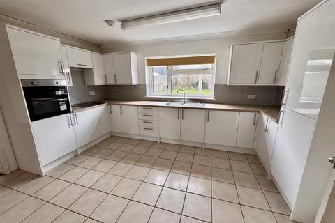 4 bedroom detached house for sale, Llwyn Y Bryn, Ammanford