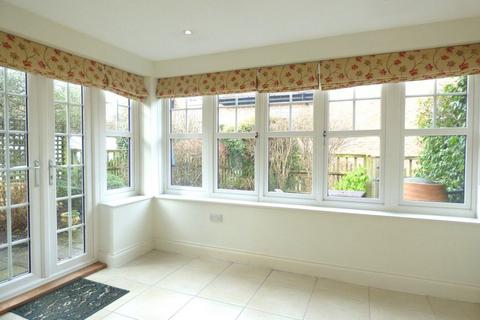 2 bedroom house to rent, Frenchlands Gate, East Horsley