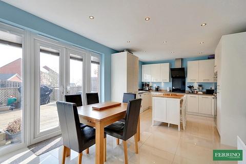 4 bedroom detached house for sale, Wintour Drive, Lydney. GL15 5FA