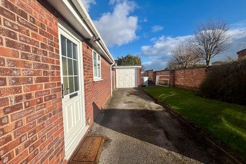 3 bedroom bungalow to rent, Laidon Avenue, Wistaston, CW2 6QH