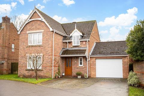 4 bedroom detached house for sale, Southwater Close, Crawley RH11