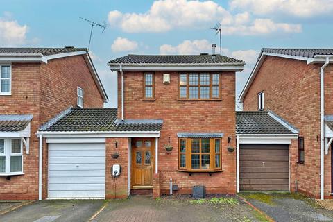 17 Furnace Close, Wombourne, Wolverhampton, WV5 0PB