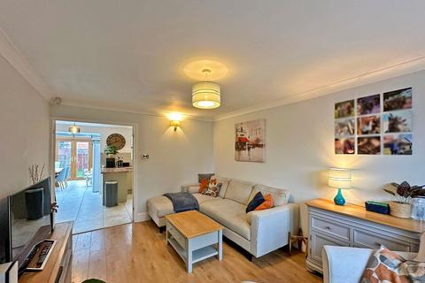 17 Furnace Close, Wombourne, Wolverhampton, WV5 0PB