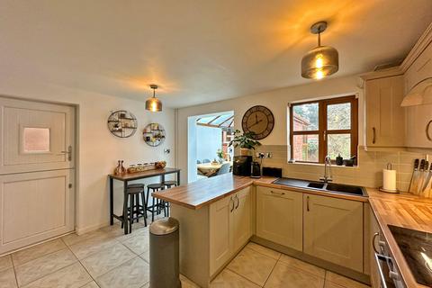 17 Furnace Close, Wombourne, Wolverhampton, WV5 0PB