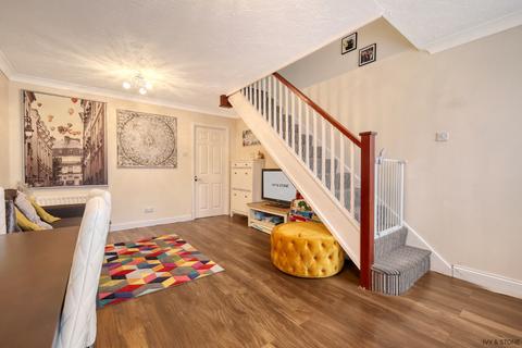 2 bedroom semi-detached house for sale, Oakhurst Close IG6