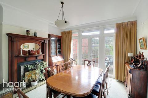 100 Wynchgate, London, N14 6RN
