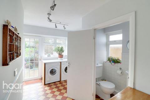 100 Wynchgate, London, N14 6RN
