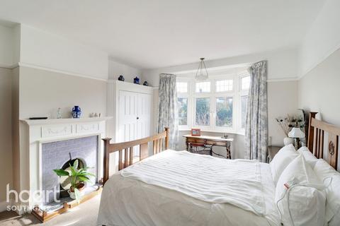 100 Wynchgate, London, N14 6RN