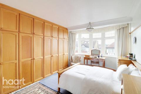 100 Wynchgate, London, N14 6RN
