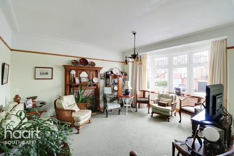 100 Wynchgate, London, N14 6RN
