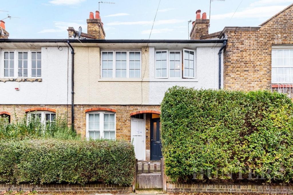 Flat 32, Chesthunte Road N17 7 PU-12.jpg