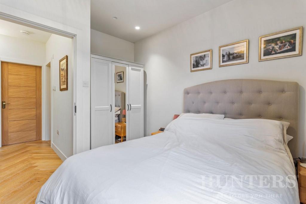 Flat 32, Chesthunte Road N17 7 PU-10.jpg