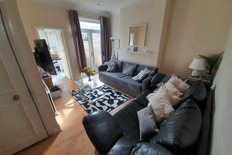 4 bedroom semi-detached house to rent, Nella Road, Hammersmith