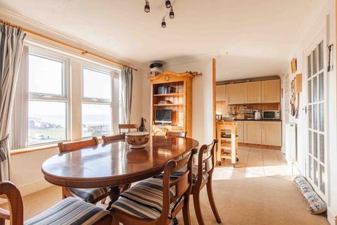 3 bedroom flat for sale, Britannia House, Cliff Terrace, PE36